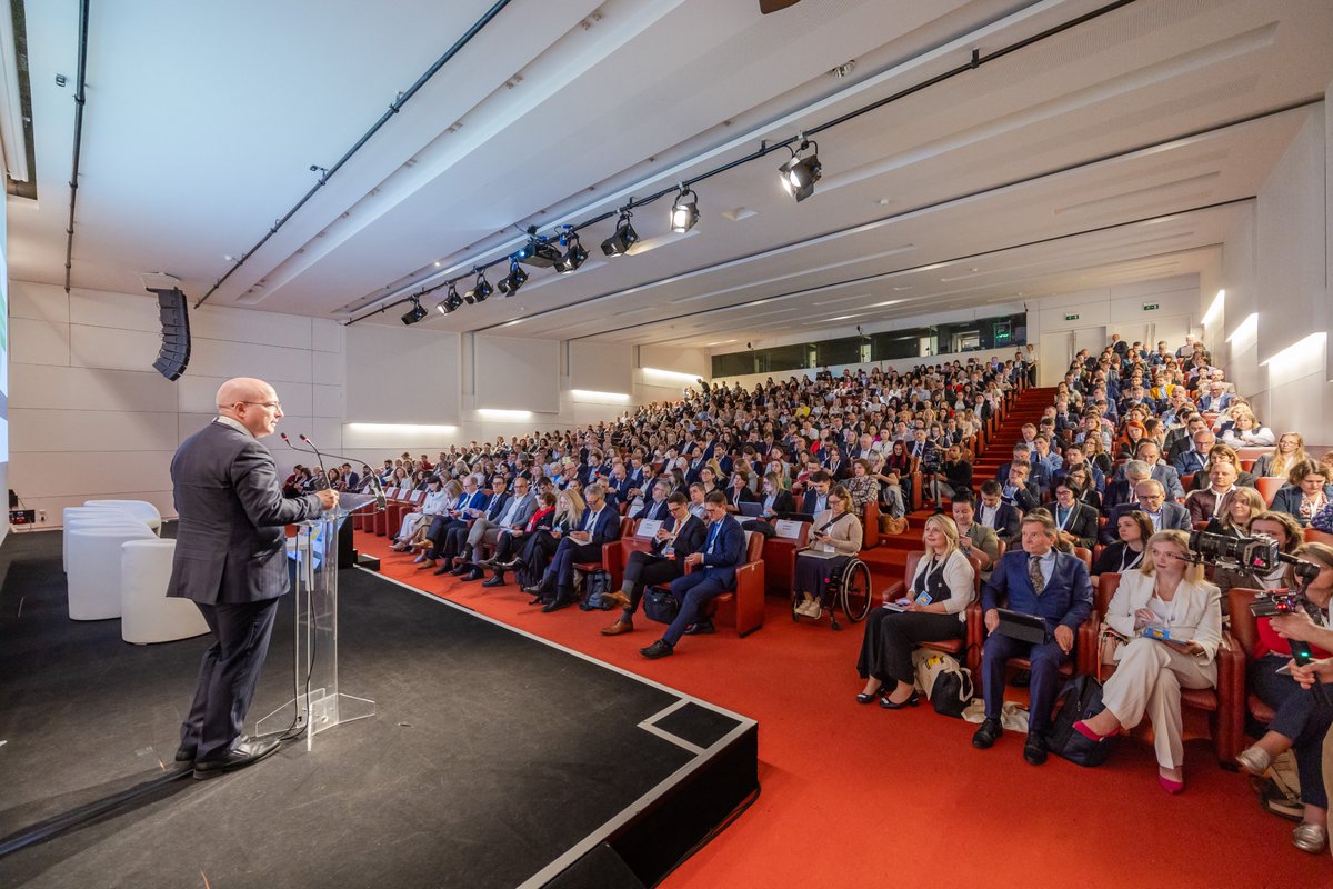 European Cluster Collaboration Platform (ECCP) (@clusters_eu) on Twitter photo 🌟 The #EUClusterConference 2024 is officially underway!
We’re excited to kick off with opening remarks from <a href="/antnovo/">Antonio Novo</a>, President of the European Clusters Alliance. Ready for two days of insightful discussions and networking! 🌟 The #EUClusterConference 2024 is officially underway!
We’re excited to kick off with opening remarks from <a href="/antnovo/">Antonio Novo</a>, President of the European Clusters Alliance. Ready for two days of insightful discussions and networking!