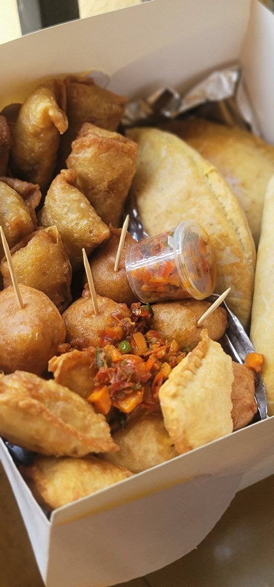 Tomorrow is small chops day at a discount price 🥳🥳 I will be giving out 4 puffpuff, 2 samosa and 2 spring rolls for N1,000. Please come and buy and have a beautiful midweek day. P.S: It doesn't involve delivery fee You can also specify want you want🎉 🔌Nnewi, Anambra state ☺️