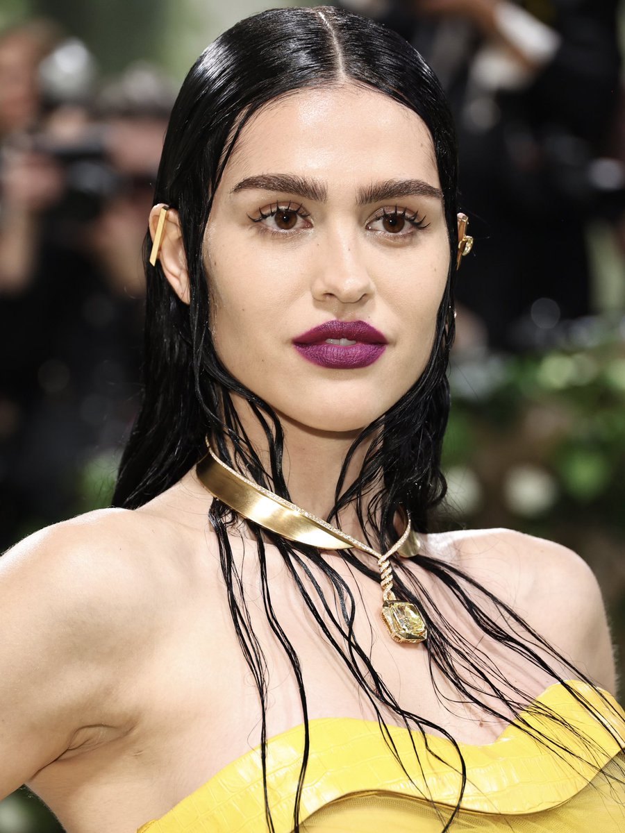 Last night, at the #MetGala2024, #AmeliaGray was wearing the unique Solar Diva necklace design with the 34 carats cushion yellow diamond, styled with the Solar Diva earrings, Glam’Azone double ring and My Twin Trio ring. #Messika #MetGala