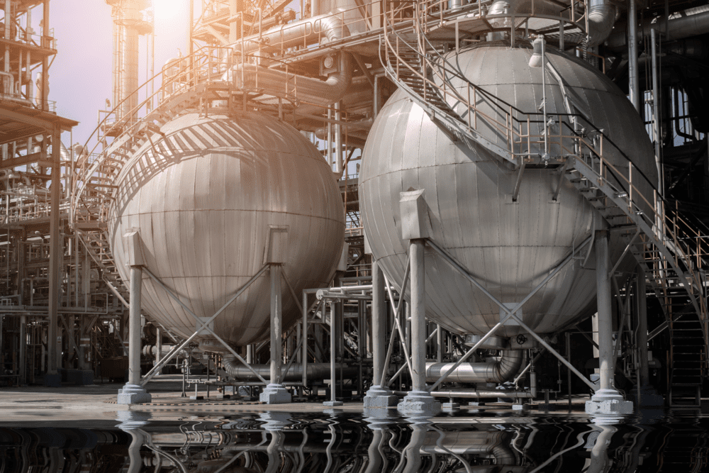 ANALYSIS: Asian #LNG buyers seek to lower long-term contract slopes as markets shift ▪️ Buyers call for price slopes of 12% of #crudeoil or even lower ▪️ Seek to negotiate LNG term sheets already agreed in 2022-23 Read more ⬇️ okt.to/TLxbec