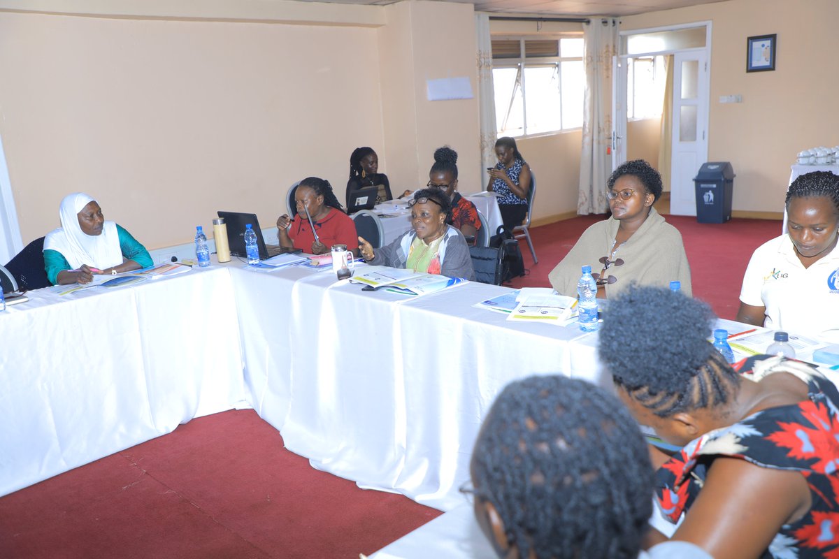Day 2 of the Training of Trainers on gender transformatives approaches is now in full swing. The training has commenced with Caroline Kayanja, an SPO at @UCOBAC_ facilitating a session on Gender, social norms and Women Land Rights. @Mglsd_UG #S4HL #WomenLandRights