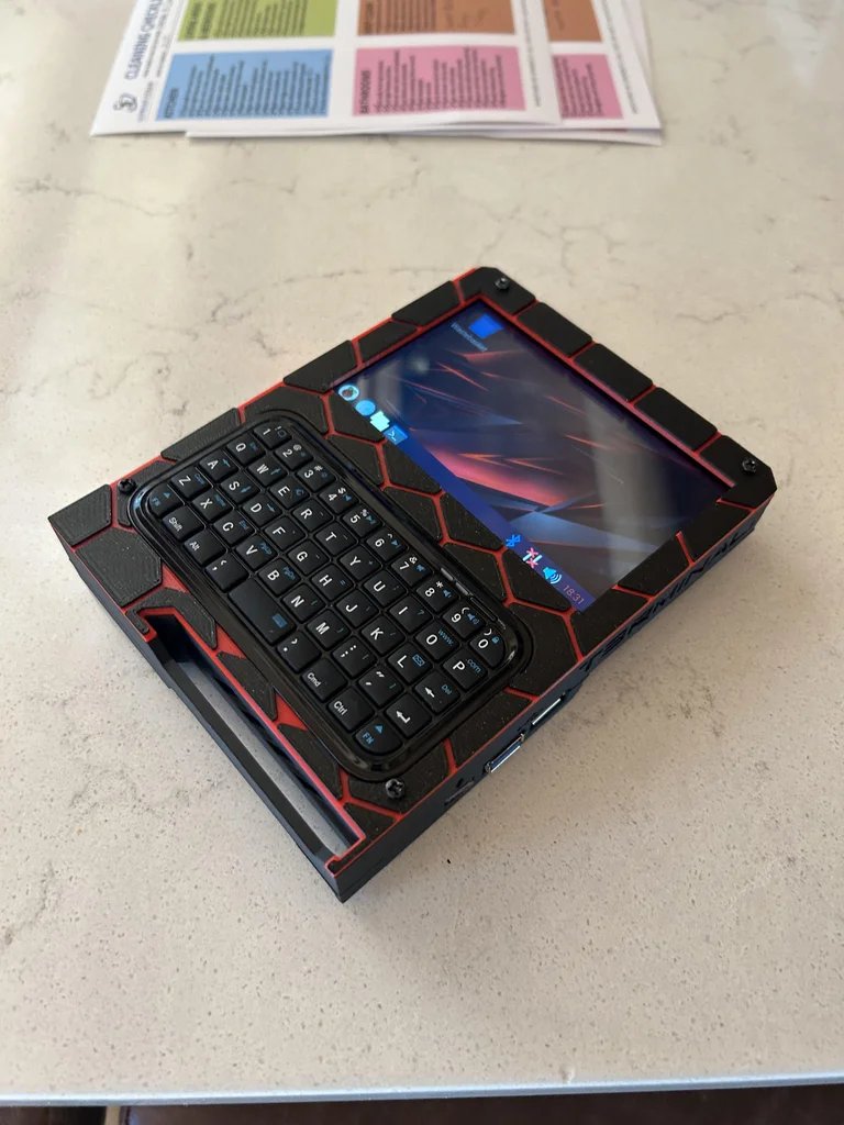 🔧🖥️ Build your own T3rminal Cyberdeck! Dive into this detailed #DIY guide from 3D printing to final assembly. Start creating today! 🛠️ Full guide 👉 gao.ee/0akyd #TechDIY #Cyberdeck