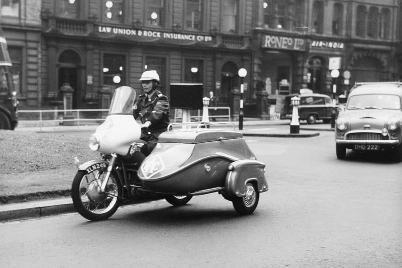 15 of the best photos take you back to Leeds in 1959 tinyurl.com/jtn6u47b #Leeds #1950s