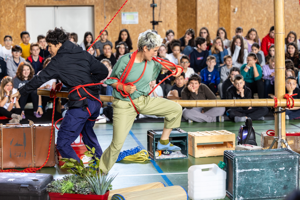 Pour la 3ème année consécutive, le Département de l’Isère organise la Rencontre départementale des résidences artistiques en collège 👫 Vendredi 3 mai l' Espace Paul Jargot a accueilli 200 élèves de 6 collèges pour qu'ils présentent sur scène le travail réalisé avec leur équipe