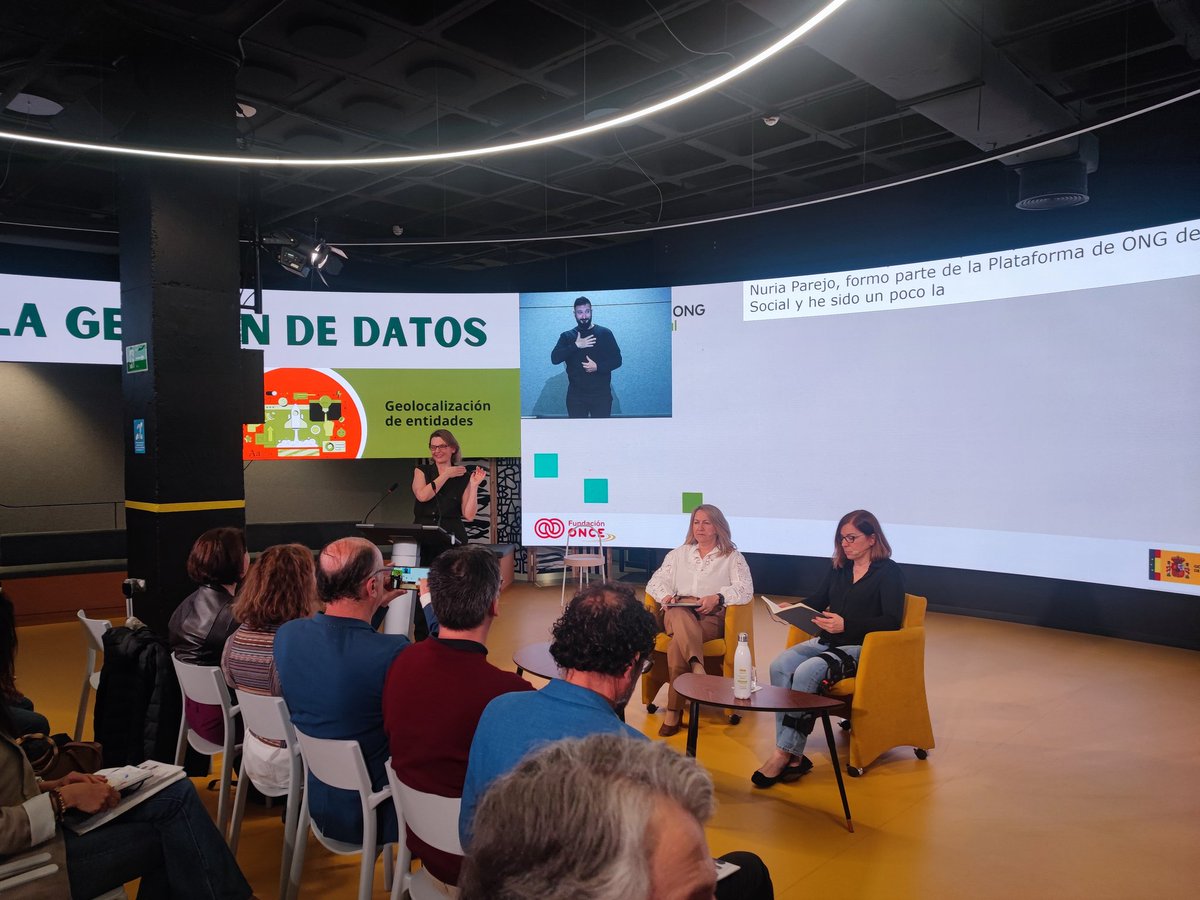 Comenzamos la presentación del #PortalONG de la mano de @YolandaBesteiro y @PBezunartea, cuyos objetivos son: 1️⃣- Aumentar el conocimiento y reconocimiento del Tercer Sector de acción social (#TSAS): actuaciones, capacidad de innovación, composición y localización 🧐