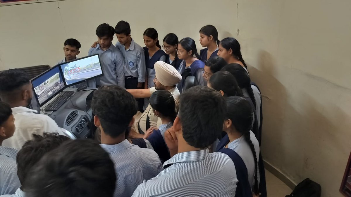 #Roadsafetyawareness session was conducted for 35 students (11th class) & 02 Teachers of GMSS School, Sector 27 Chandigarh at CTP Sector 23, Chandigarh. During this session, a special emphasis was given on:-
✦ Importance of wearing proper safety headgear (#helmet),