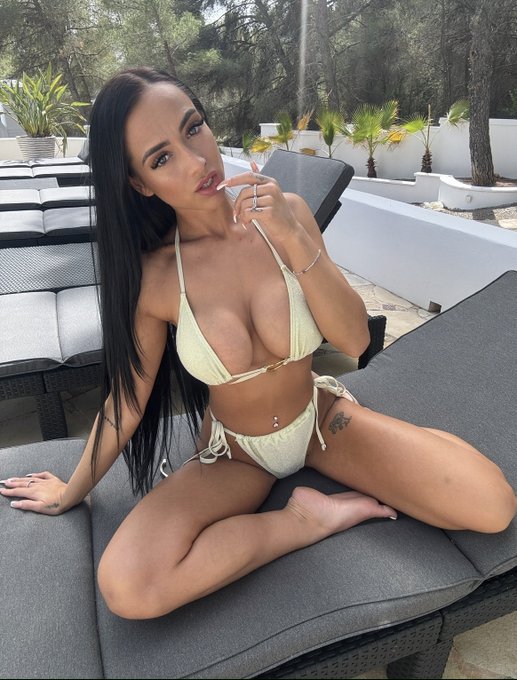 Need help putting sunscreen on, any volunteers? https://t.co/yvqjcA2htg