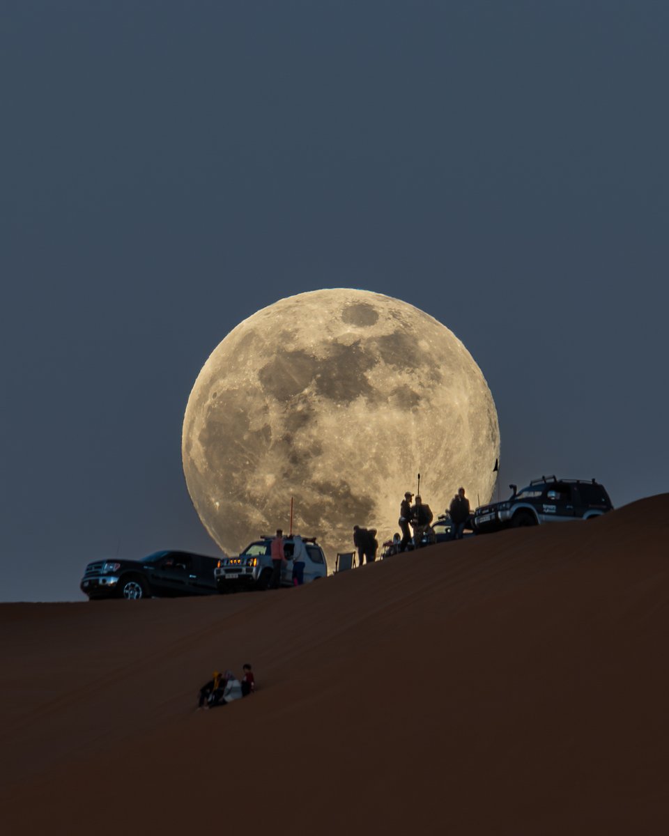 “The full moon from the desert of Algeria.” 📷 Nikon Z50 | 400mm | ƒ/9 | 1/100s | ISO 100 👉 Photo by Khalid Hemmal 📍 Planned with PhotoPills: photopills.com