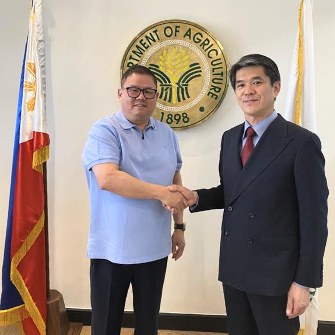 Cultivating partnerships for a sustainable future! 🌱 Had an insightful meeting with Agri Sec. Francisco Tiu Laurel, as we shared prospects for our growing 🇯🇵🇵🇭 agricultural ties. Looking forward to a fruitful harvest at the upcoming Joint Committee meeting this May! 🍎🌾
