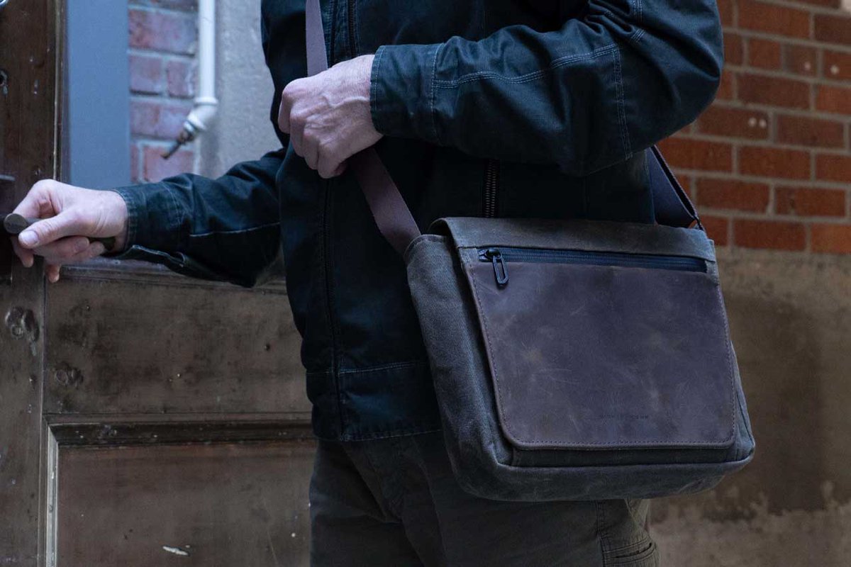 Waterfield Shinjuku iPad Messenger Bag
<a href="/SFBags/">WaterField Designs</a>

buff.ly/3QArVqB

#Waterfield #MessengerBag #leatherbag #fashion #crossbodybag #leathercraft #backpack #handmade #streetstyle #postmanbag #formen #FMen