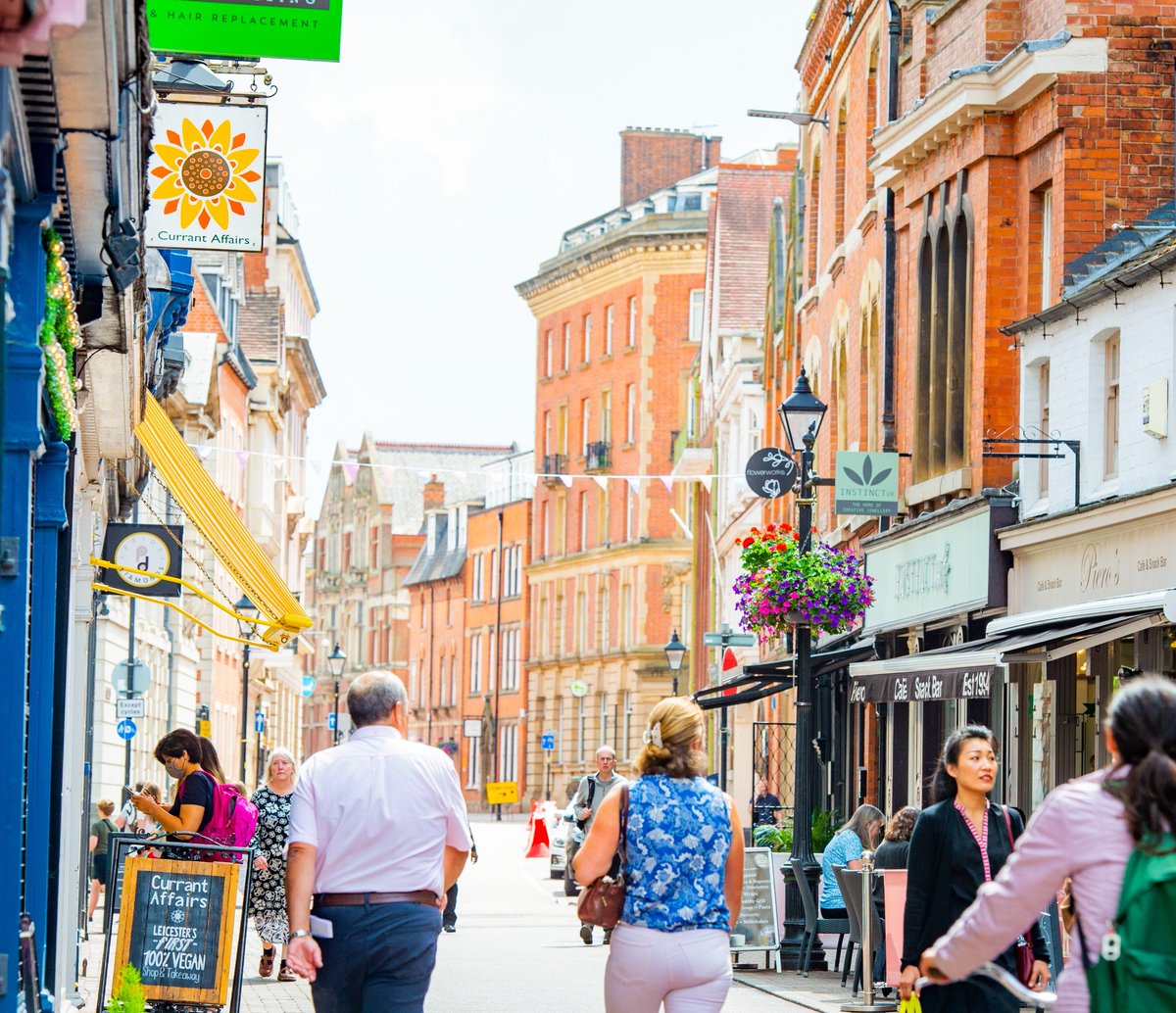 So why is Leicester one of the UK's top destinations? This article in the @metroUK praises our 'friendly and walkable' city plus all the fantastic surrounding attractions. Check it out here ow.ly/JjRf50RybQc #visitleicester #leicester #destination #staycation