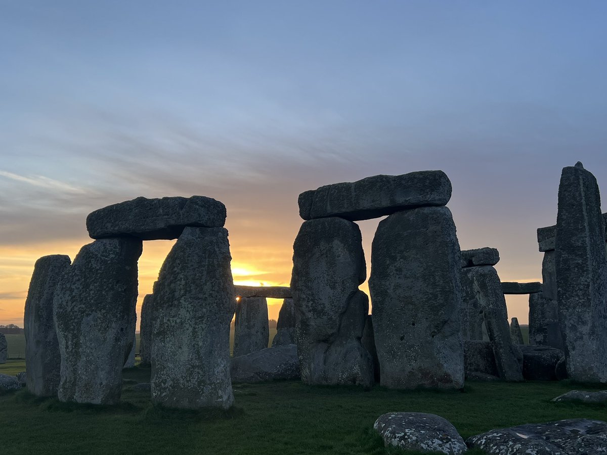 Sunrise at Stonehenge today (7th May) was at 5.28am, sunset is at 8.39pm 🌤️