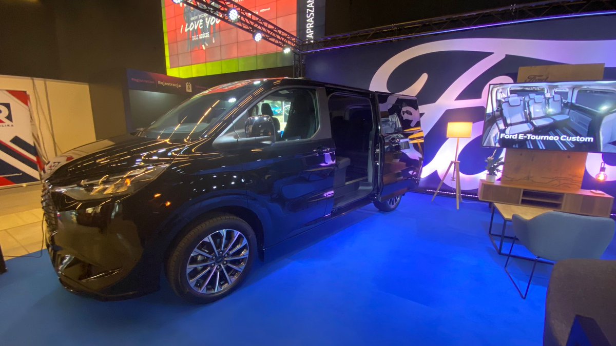 #FordProPolska I XVI Europejski Kongres Gospodarczy

⚡️A tymczasem w Międzynarodowe Centrum Kongresowe w Katowicach można podziwiać dwa nowe elektryczne modele od #FordPro! Pierwszy z nich to Ford E-Tourneo Custom