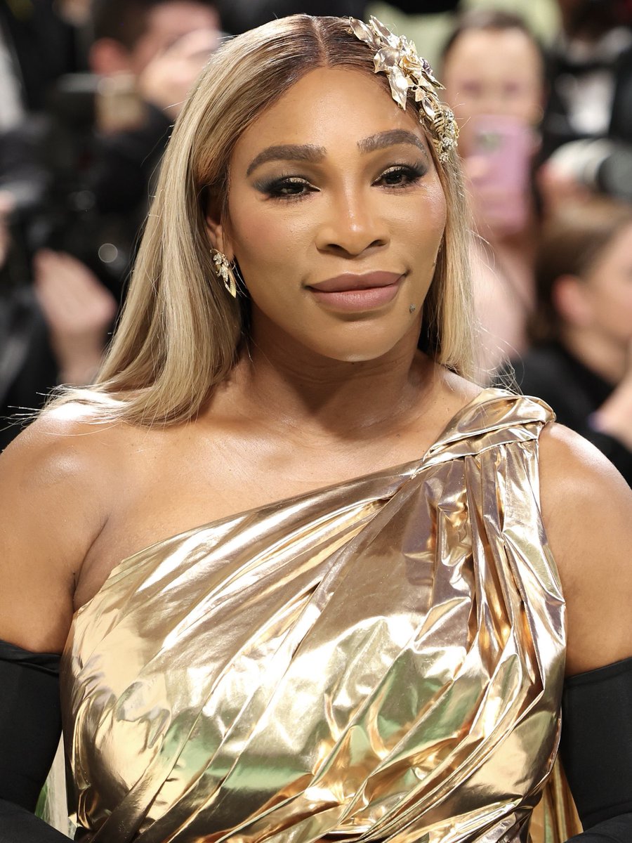 Last night, at the #MetGala2024, @serenawilliams was wearing Messika high jewelry pieces. She wore the Nigh Owl earrings and ring, paired with the Blooming Euphoria 3 finger rings. #Messika #SerenaWilliams #MetGala
