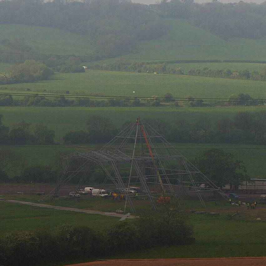 GlastoFestFeed's tweet image. Ahoy there, matey! 👋 

Prepare to hoist the colours... 😃🏴‍☠️✨ 

#Glastonbury2024 #BuildProgress