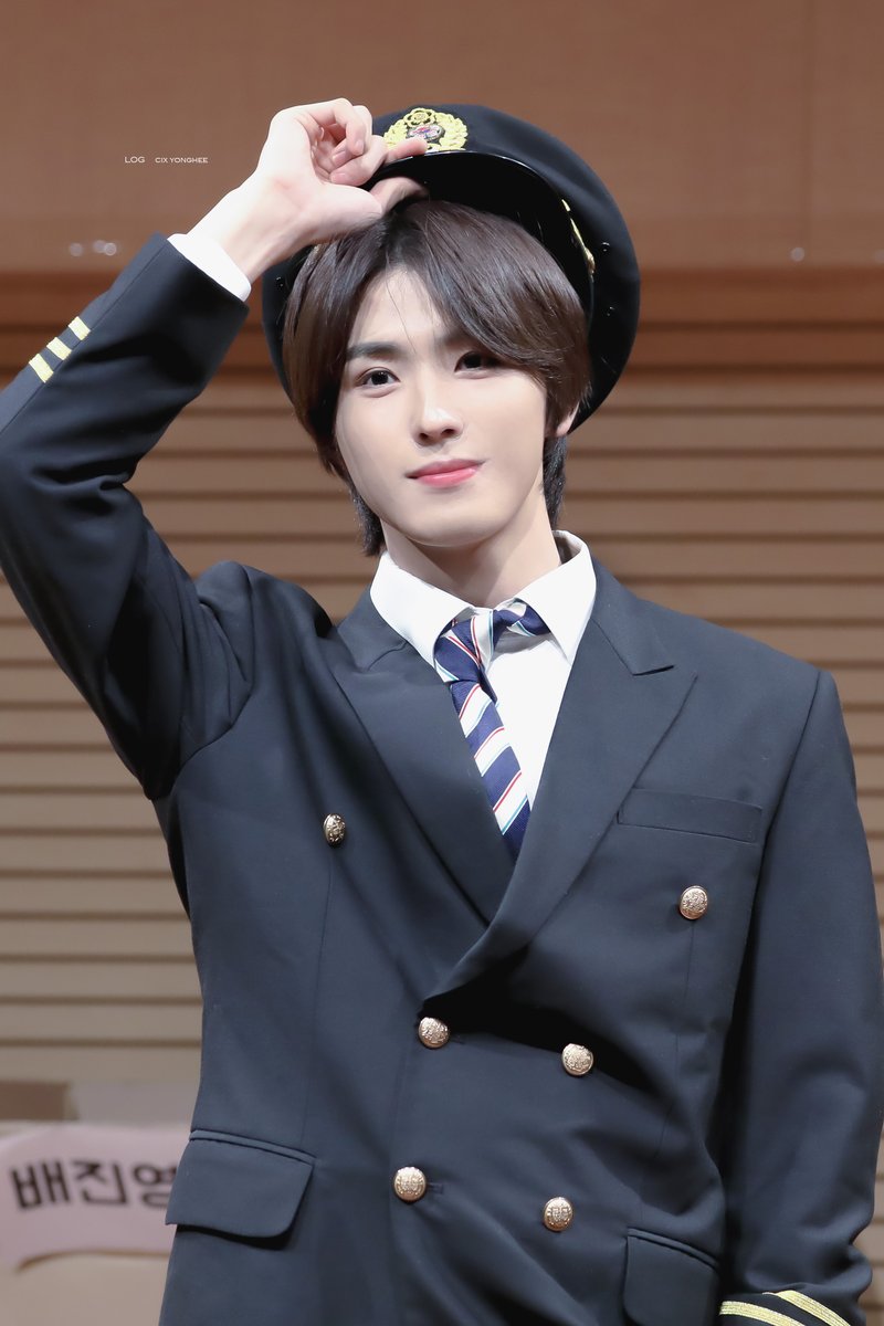 240217 
얼굴로 비행기 모는 기장님

#용희 #YONGHEE #CIX #씨아이엑스