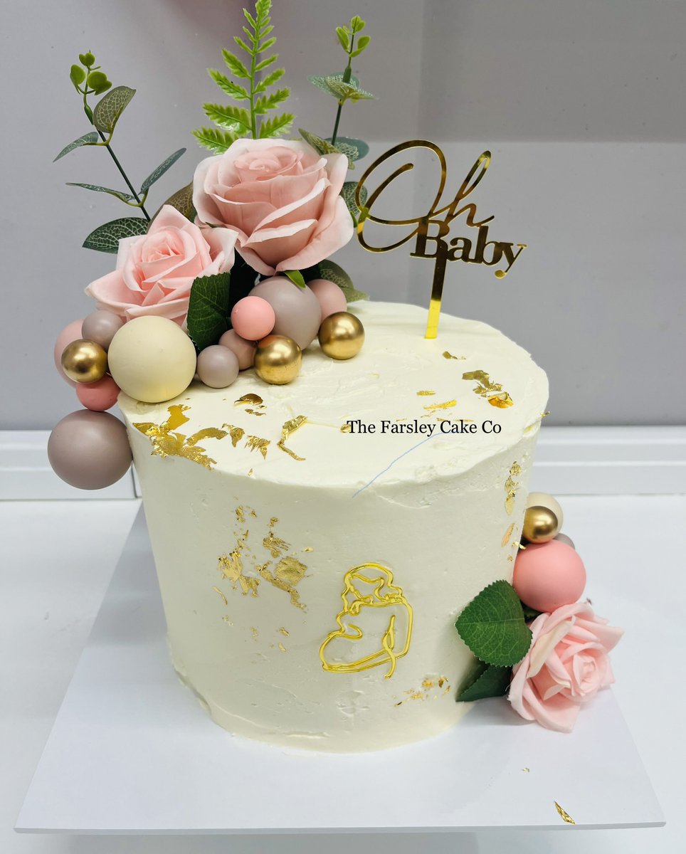 Celebrating a #pregnancy or have an upcoming baby shower. This understated yet elegant design is perfect. #cakes #babyshowercakes #babycakes #cakemakerleeds #awardwinningcakes #floralcakes #cakebaker #cakery #shoutitfromtherooftops
