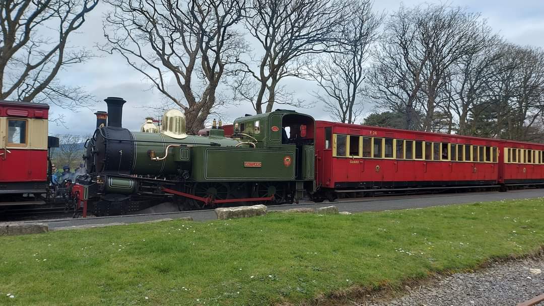 No.11 𝘔𝘢𝘪𝘵𝘭𝘢𝘯𝘥 of 1905 arriving with a southbound train last month passing No.4 𝘓𝘰𝘤𝘩 of 1874; services will resume tomorrow #iomrailway #heritage #steam #nostalgia #greatphoto #Castletown #placetobe #IsleofMan #Maitland #Loch #locomotives #IMR150 #trains #Manx #buyers