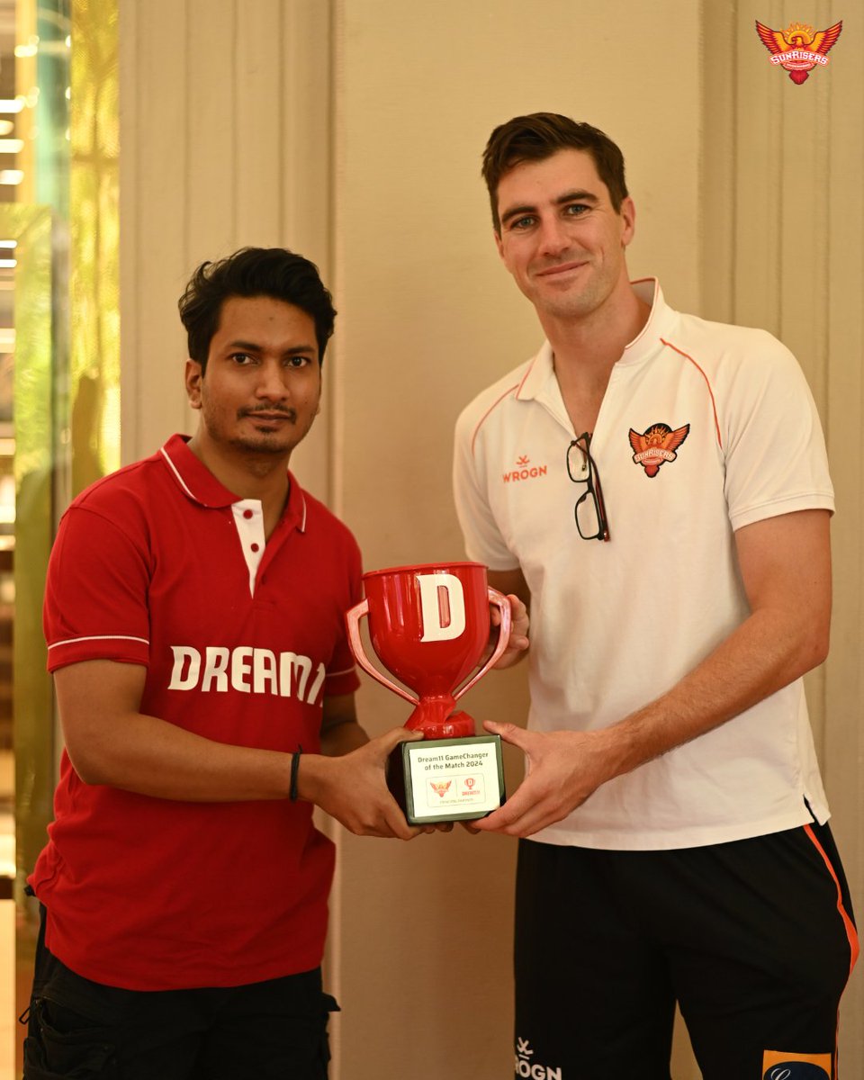 The @Dream11 Champion Fan presented Pat Cummins with the #Dream11GameChanger award for scoring the highest fantasy points in our last game - 86 💪 #PlayWithFire