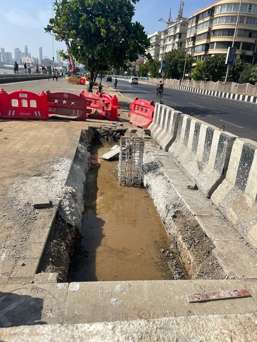 A few days ago a Marine Drive resident rang me and said that the promenade was dug up, I decided to find out more. timesofindia.indiatimes.com/city/mumbai/ma…