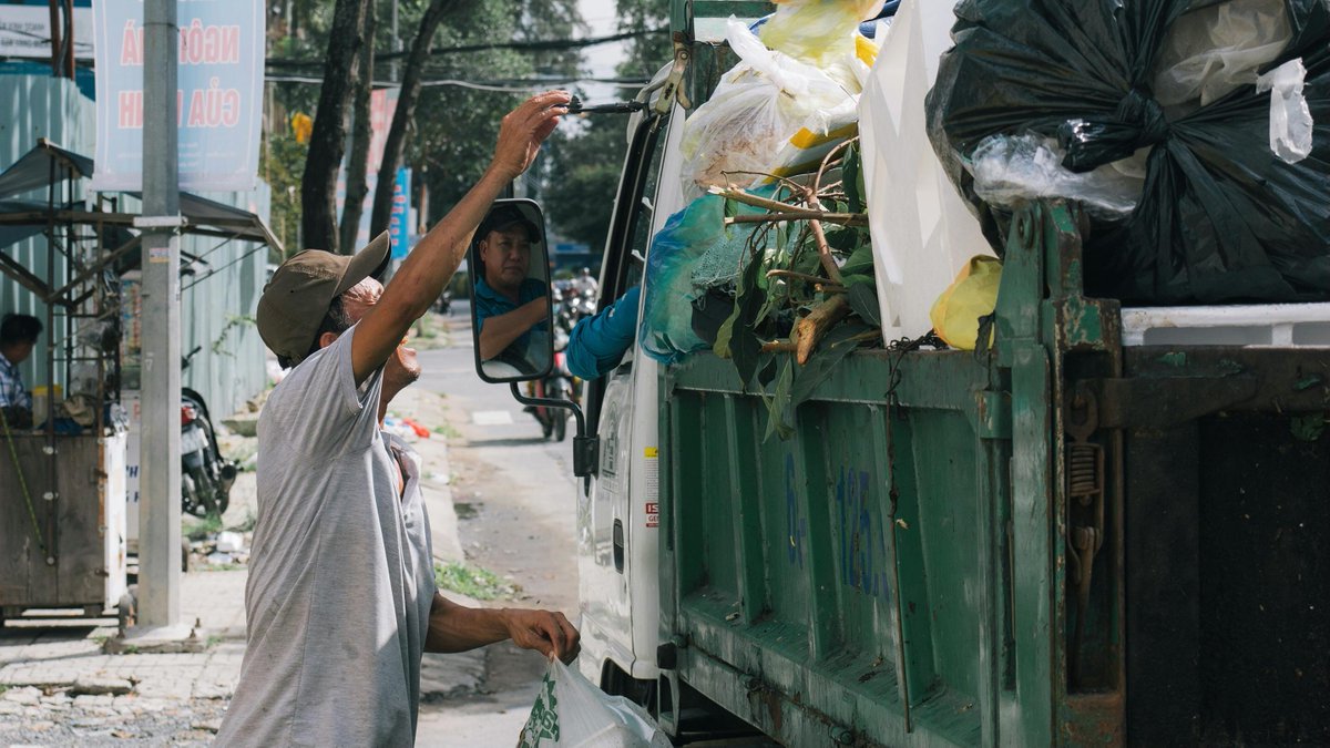 Insight from Philippines to Reduce Urban Waste: Creating Market Incentives . Find out more: tinyurl.com/yt3ss3ad . #Insight4Leaders #4BetterLocal