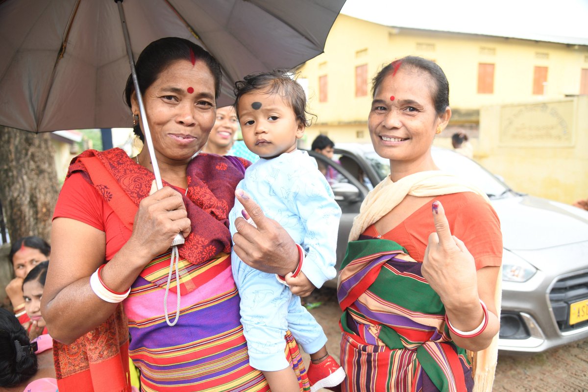 Women voters are all smiles after casting their votes 👩🏻‍🤝‍👩🏼 #ChunavKaParv #DeshKaParv #LokSabhaElections2024 #InkWaliSelfie @ceo_assam @ECISVEEP