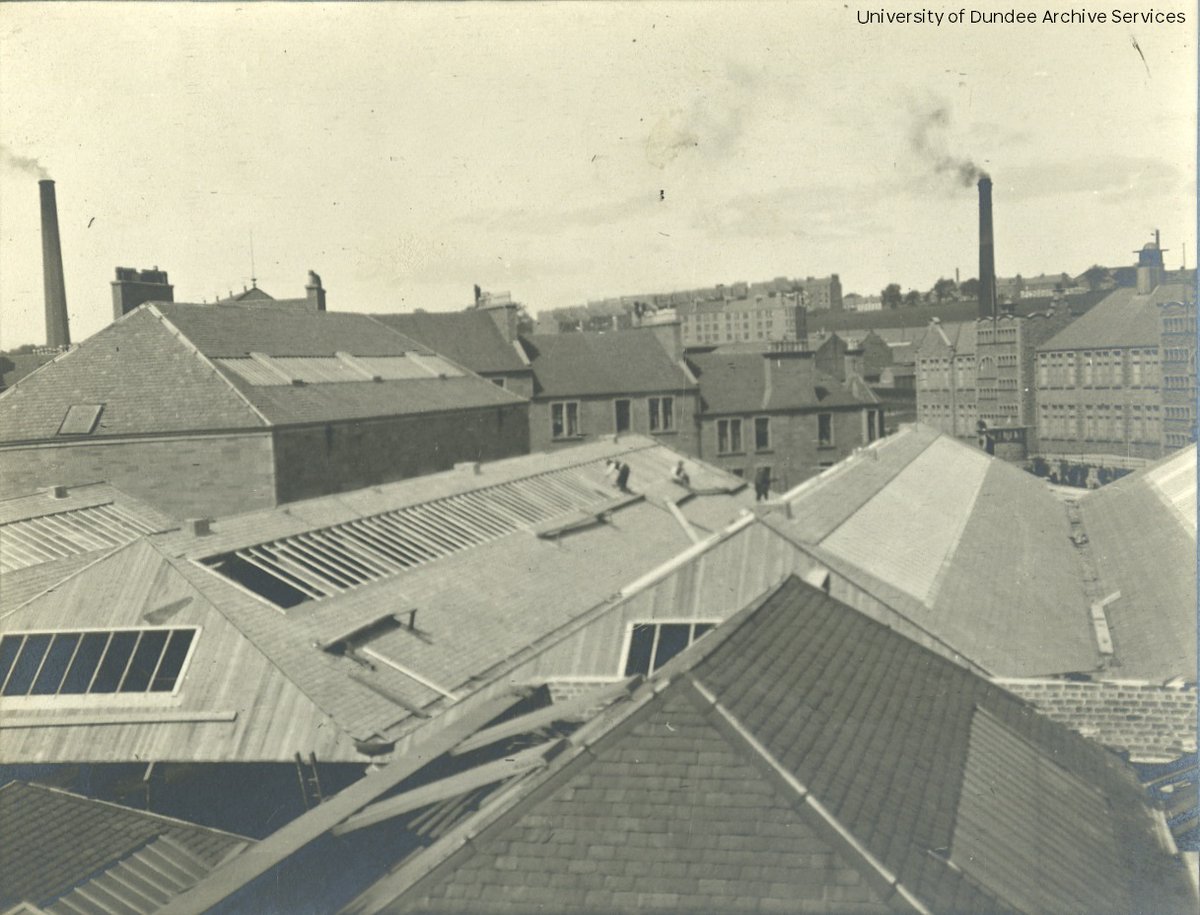#WaybackWednesday Looking over roofs at Caldrum Works, #Dundee in 1913. Dens Road School can be seen on the right #Archives #DundeeUniCulture