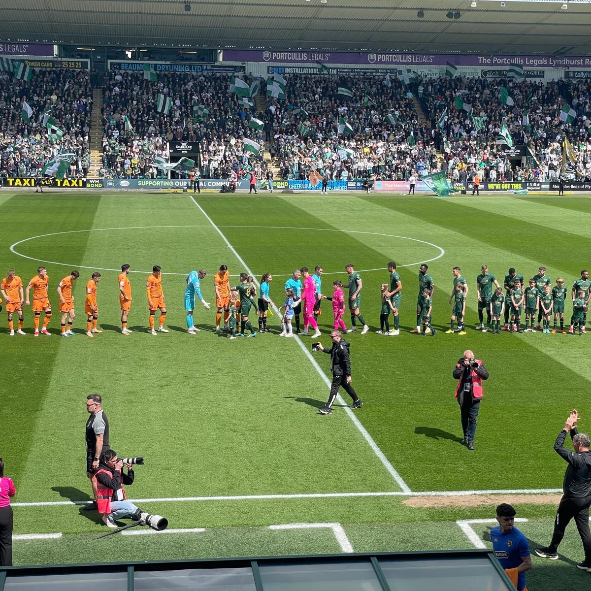 Devon Chamber of Commerce (@chamber_devon) on Twitter photo Stuart Elford was at Home Park on Saturday to experience the incredible atmosphere as <a href="/Argyle/">Plymouth Argyle FC</a> beat Hull to retain their Championship status ๐
He even got to meet captain fantastic, Joe Edwards, who scored the Greens' winner! โฝ๏ธ
Huge thanks to our hosts, <a href="/GAsolicitors/">GA Solicitors</a> ๐๐ผ Stuart Elford was at Home Park on Saturday to experience the incredible atmosphere as <a href="/Argyle/">Plymouth Argyle FC</a> beat Hull to retain their Championship status ๐
He even got to meet captain fantastic, Joe Edwards, who scored the Greens' winner! โฝ๏ธ
Huge thanks to our hosts, <a href="/GAsolicitors/">GA Solicitors</a> ๐๐ผ