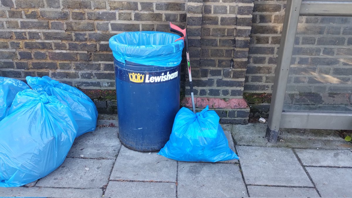 Good morning Bell Green 💚. Amazingly tidy again this morning on our patch. Completed a near full bag, cleared up the flytipped bags reported yesterday, as crows had torn them open and filled another bag. #se26 #sydenham #bellgreen #litter #rubbish