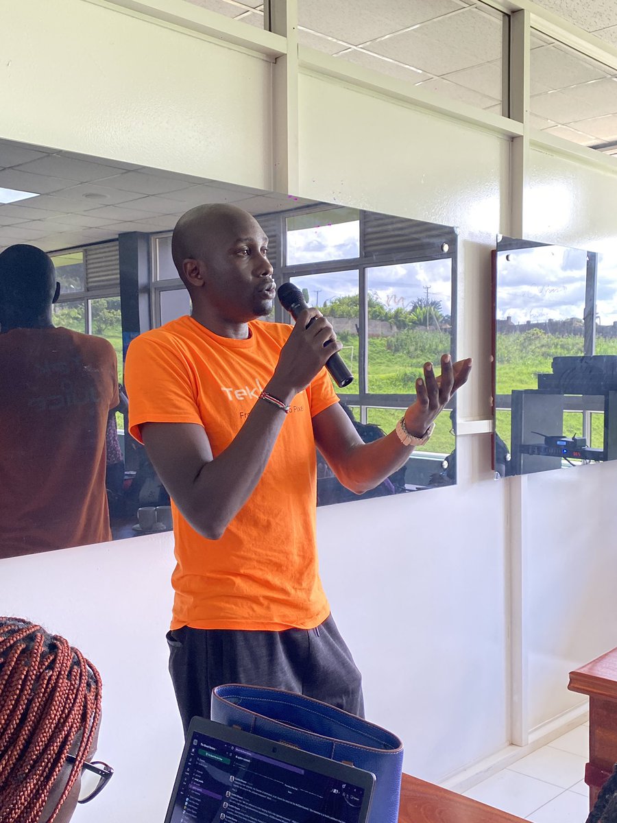 .@IsaacOdongoSr : We have a challenge in the tech industry of what the developer has created versus what the market actually needs. You find that a developer presents a project and it is way off the mark. 

#UGDevSummit #InnovateUG