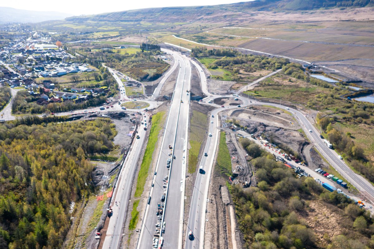 ⭐Traffic Management Alert: A465 Rhigos Junction As part of the ongoing construction of the A465, at the Rhigos Junction including the roundabouts a series of traffic management is going to take place to allow for final road surfacing and white lining.
