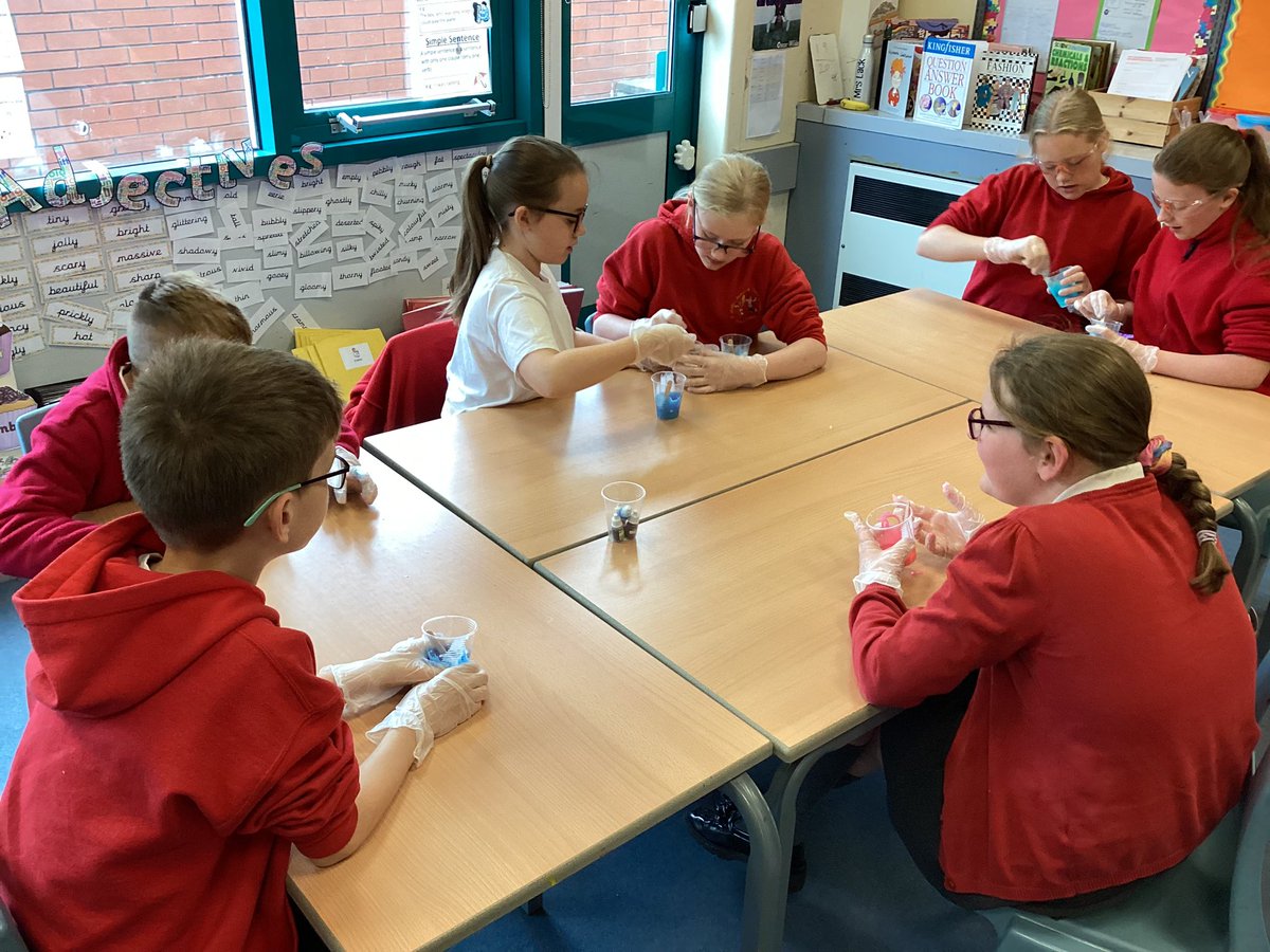 We are now making slime and observing the chemical reaction that takes place when mixing the 2 materials #joeysScience @stjs_staveley @handisides_emma @Amaze_Lab