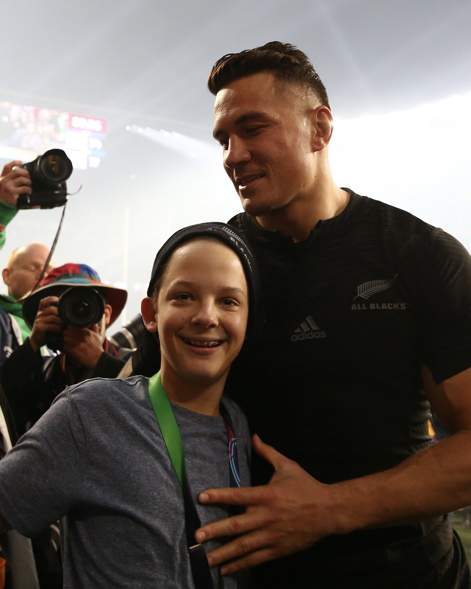 Sonny Bill giving his #RWC2015 winners medal to fan is just 🥹

The most wholesome Rugby World Cup moment of all time?