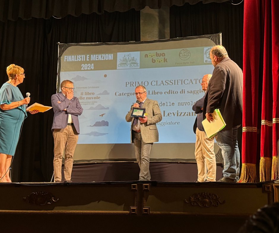 Con 𝙄𝙡 𝙡𝙞𝙗𝙧𝙤 𝙙𝙚𝙡𝙡𝙚 𝙣𝙪𝙫𝙤𝙡𝙚, Vincenzo Levizzani del CNR-ISAC ha vinto il Premio Letterario Nazionale di letteratura naturalistica 'GREEN BOOK'. Scopri di più sul libro 👇🏻 isac.cnr.it/it/news/il-lib… @CNRsocial_ @ilSaggiatoreEd