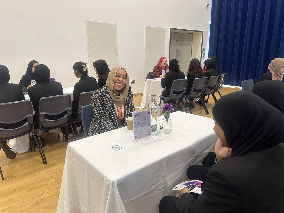 What's the best part of connecting our influential women of the future with those of the present? Witnessing them share their passions and aspirations for the future! Check out these lovely lot (looking especially passionate). @halimah_i96 @CrisisAidUK @younggrowers @BedsFA