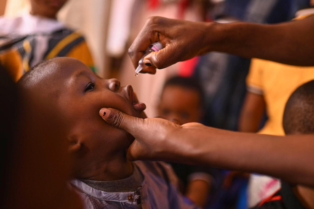 Every vaccine counts.

Drop by drop, UNICEF and partners are helping vaccinate children against polio.

Together, it is #HumanlyPossible to end this disease once and for all.