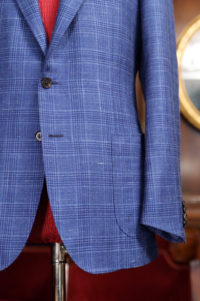 Suit by PECORAGINZA <Tailor Hideaki Sato>
⁡
Fabric :  PIACENZA  Cashmere & Silk

 <FULLY HANDMADE>
⁡
#pecoraginza #hideakisato #suits #suit #suitstyle #piacenza #cashmere #silk #tailor #bespoke #bespoketailoring #mensfashion #mensstyle #fattoamano #fullyhandmade #ペコラ銀座
