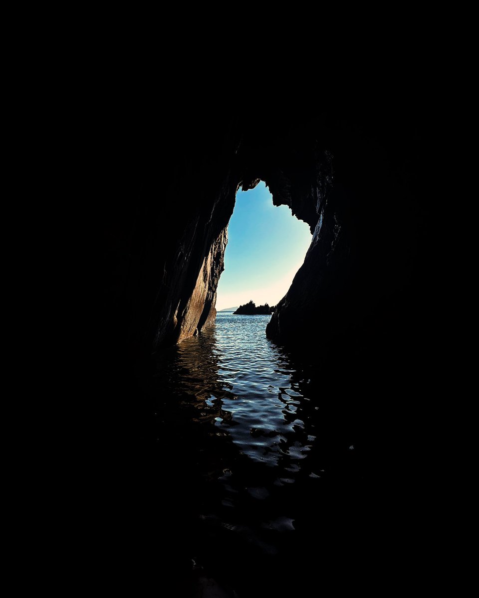 Cuas an Antúir (the inlet of the cave) 
#Logainmneacha #placenames #WestKerry