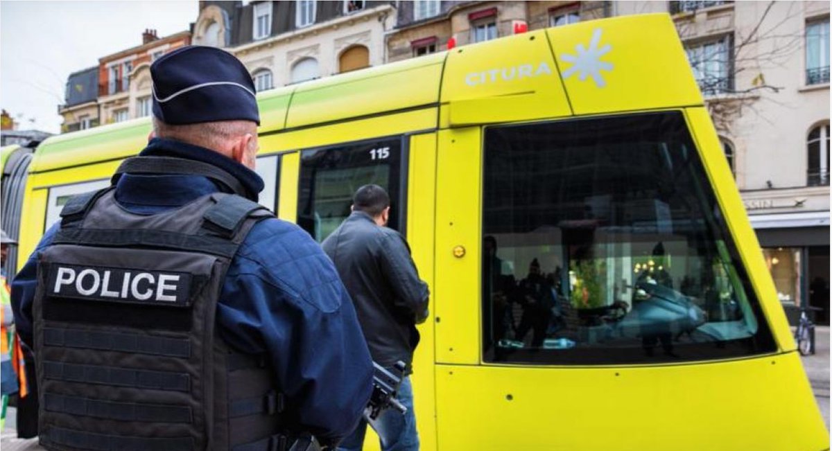 Dimanche, au cri de “Allah akbar”, un migrant clandestin tunisien avec 42 mentions à son casier judiciaire, ivre, en attente d'aménagement d'une peine de prison, menace de faire sauter un tramway à Reims...avec une lampe de chantier et sème la terreur .... Classique !