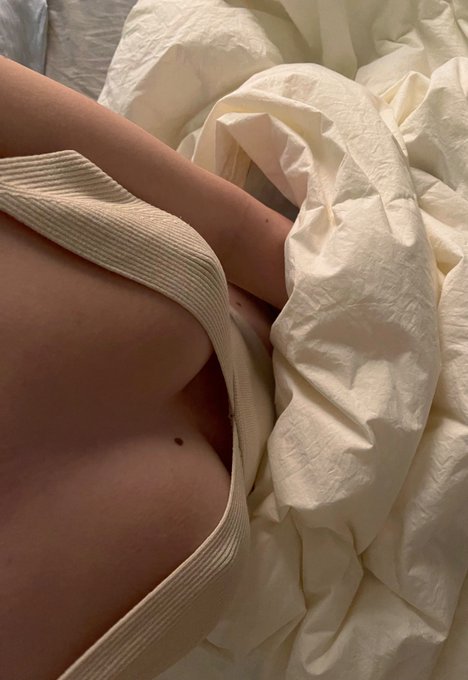 Vuoi venire ad assaggiarle?🍦  #marted&iacute;tette #tittytuesday  @blackcorner_off @TheVoyeur2023 @A______Style<a href="/tag/marted%C3%ADtette"class="tags">#marted&iacute;tette</a><a href="/tag/tittytuesday"class="tags">#tittytuesday</a><a class="tags" target="_blank" title="On Twitter" href="/?out=eyJ0eXAiOiJKV1QiLCJhbGciOiJIUzUxMiJ9.eyJpYXQiOjE3MjE4NTI1NzEsImlzcyI6InR3cG9ybnN0YXJzLmNvbSIsIm5iZiI6MTcyMTg1MjU3MSwiZXhwIjoxNzUzMzg4NTcxLCJyZWRpcmVjdF91cmwiOiJodHRwczovL3R3aXR0ZXIuY29tL2JsYWNrY29ybmVyX29mZiJ9.onm5T9Tyb4EefQrPpwEXIbGI3O8t4dBBKjlvmejyb9aJddnxREFo9xGijjzNcNYWceRCQZF_4HbonjWqn4hvEw">@blackcorner_off</a>