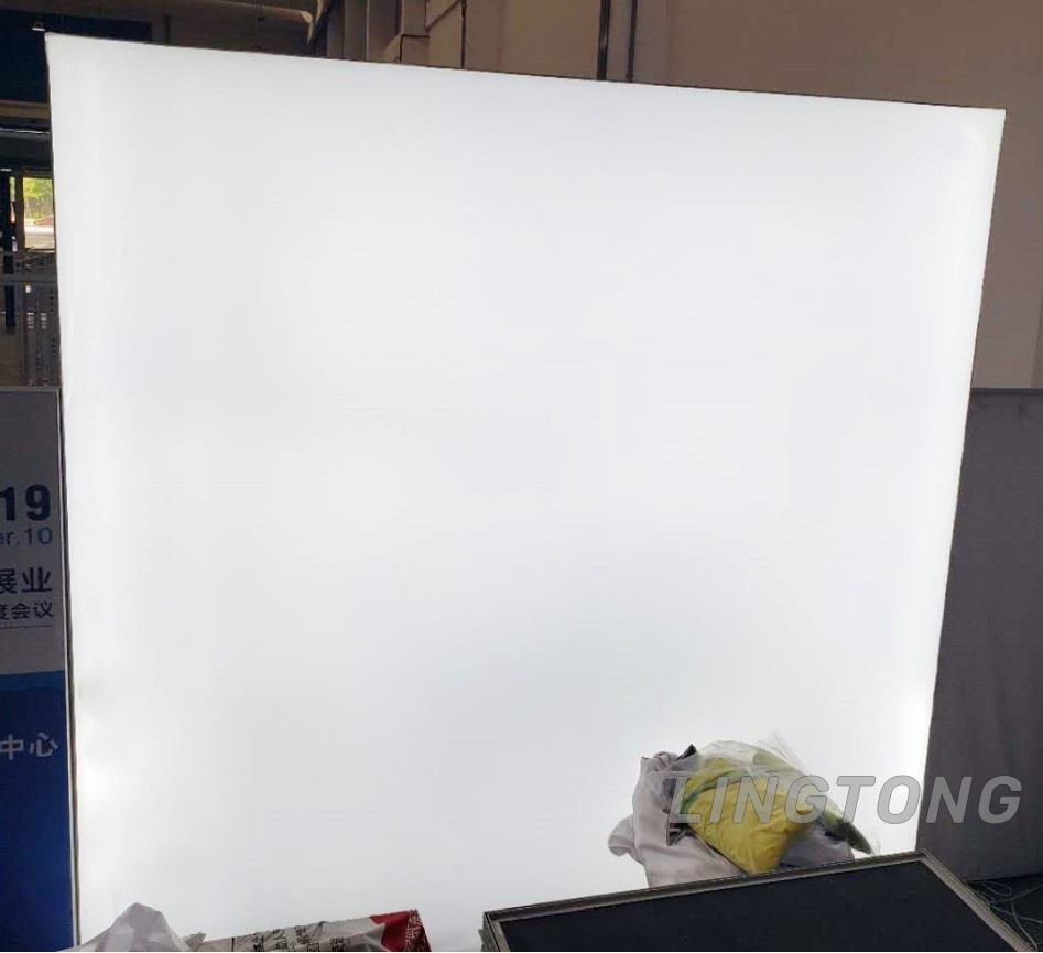 Three-meter sparring double-sided light box

#lightbox
#hangingsignlightbox
#exhibition
#display
#extrusion
#tradeshow