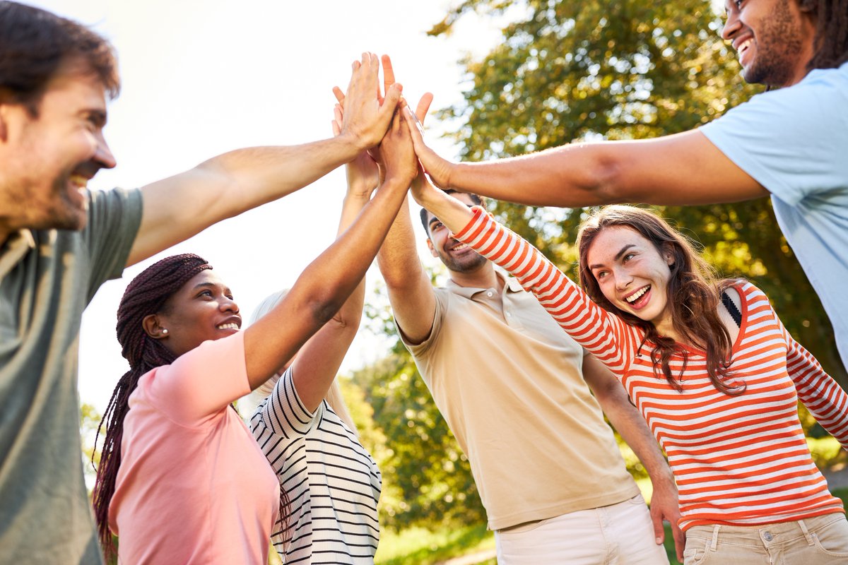 Here are 2 ways volunteers can take part in #VolunteersWeek this year:

⭐Share your volunteering story - tell others about what volunteering means to you
⭐Interested in trying something new? Why not become a volunteer

wcva.cymru/volunteers-wee…