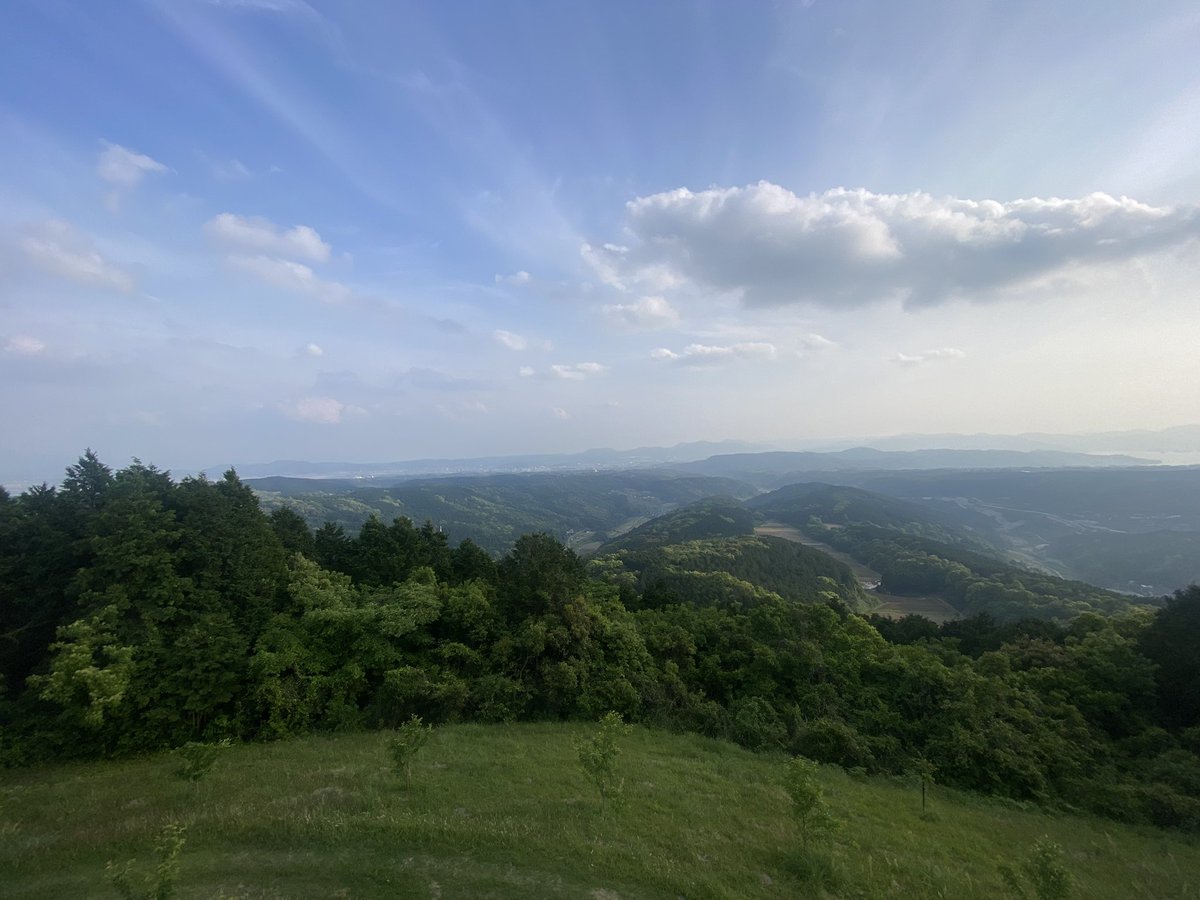 激的狭い道でしたが行った先は絶景でした😆
まだ近くにこういう所が沢山あるんだろうなぁ🤔
すれ違いもできない場所なので帰り誰ともすれ違いませんように(-∧-)合掌・・・
 #展望台  #ドライブ   #絶景  #諫早  #スイフト  #山