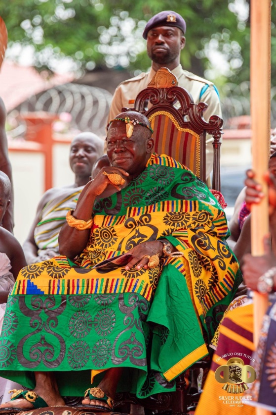 KING OTUMFOUR OSEI TUTU II 👑

OPEMSUO PIAWWWWW 👑