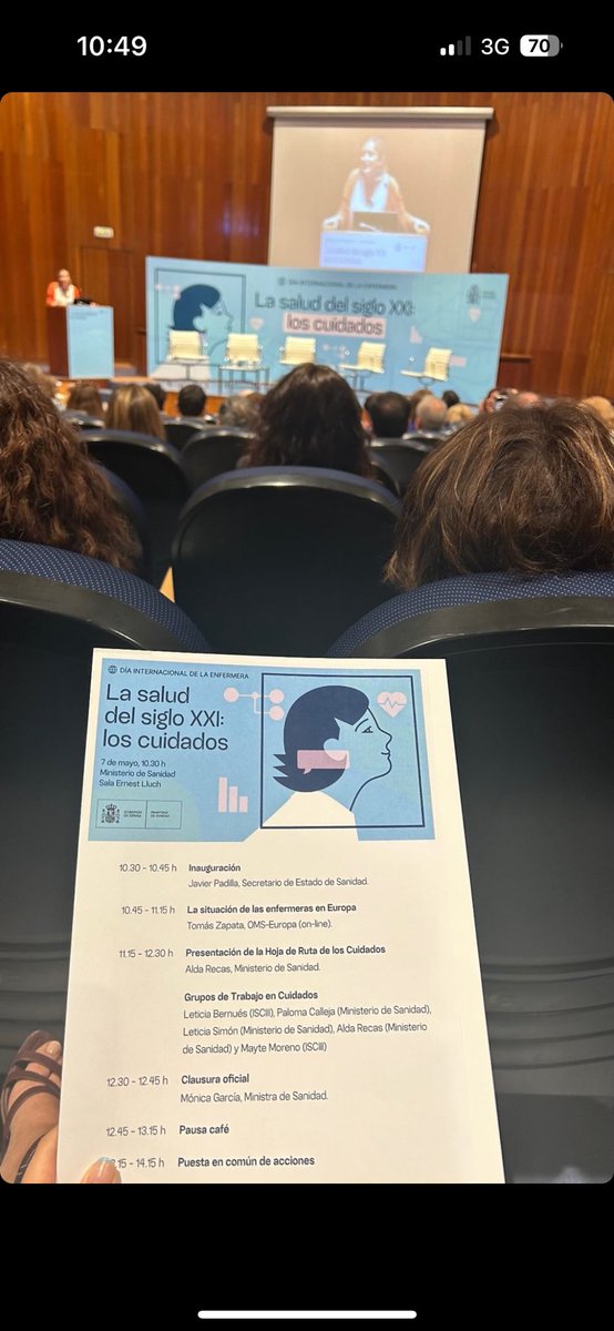 La @_AEESME asiste hoy a la jornada organizada por @sanidadgob en conmemoración del Día Internacional de la enfermera. 👁️‍🗨️ Presentación de la Hoja de Ruta de los Cuidados por parte de @aldarecas #cuidadosSXXI