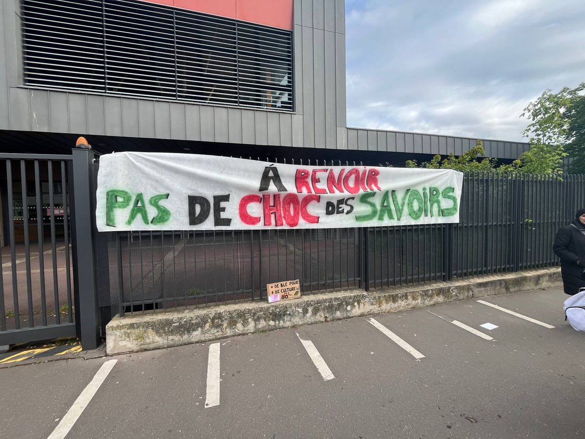 Avec les parents et les enseignants du collège Renoir à #Asnières mobilisés contre le « Choc des savoirs ». @NBelloubet @GabrielAttal @education_gouv