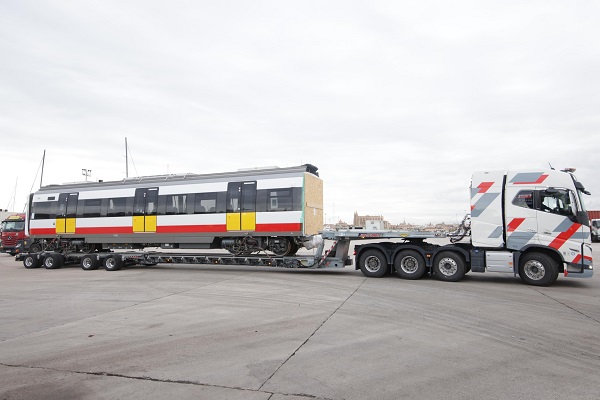 SFM recibe el segundo de los cinco nuevos trenes fabricados por CAF vialibre-ffe.com/noticias.asp?n… Entrará en servicio a finales de junio.