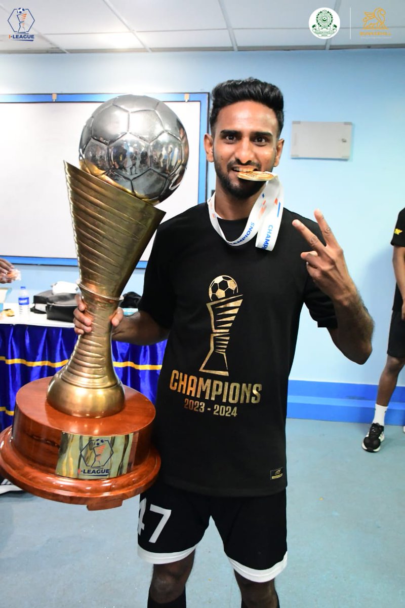 The ultimate reward! 🤩🤍

#JaanJaanMohammedan 💪🏼#BlackAndWhiteBrigade 🤍🖤 #ILeague 🏆 #IndianFootball ⚽