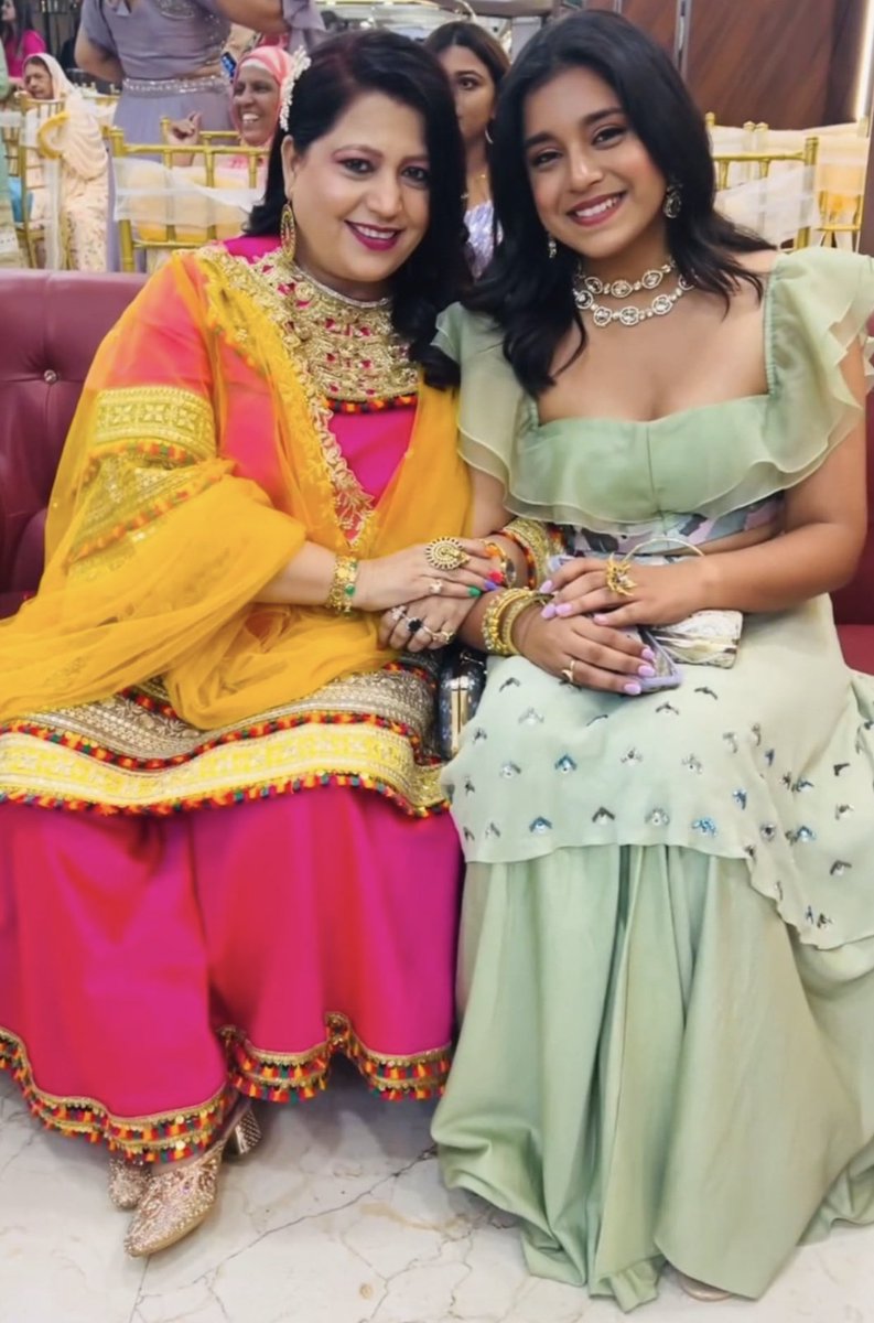 My gorgeous baby girl 😍 with Siddharth’s beautiful mom! 🥰

#SiddharthNigam 
#SumbulTouqeer 
#SumbulTouqeerKhan ❤️🧿