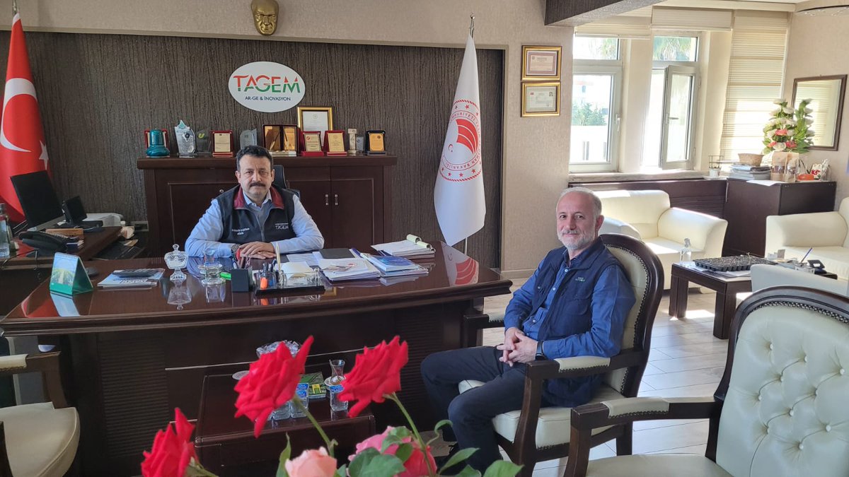 trabzonsumae's tweet photo. Müdürümüz, Antep Fıstığı Araştırma Enstitüsü ve GAP Tarımsal Araştırma Enstitüsü Müdürlüklerine ziyaret gerçekleştirdi. Bu ziyaretleri kurumsal işbirlikleri için fırsat olarak değerlendiriyoruz. Başarılarımızı artırmak için çalışmaya devam ediyoruz! @AntepfstArstm @GAPTAEM #SUMAE https://t.co/XRtqFi1jod